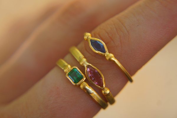 24k gold blue sapphire ring//artisan sapphire ring//blue sapphire 24k ring//24k gold hand made sapphire ring//artisan gold sapphire ring