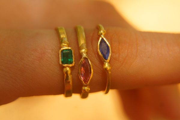 24k gold blue sapphire ring//artisan sapphire ring//blue sapphire 24k ring//24k gold hand made sapphire ring//artisan gold sapphire ring
