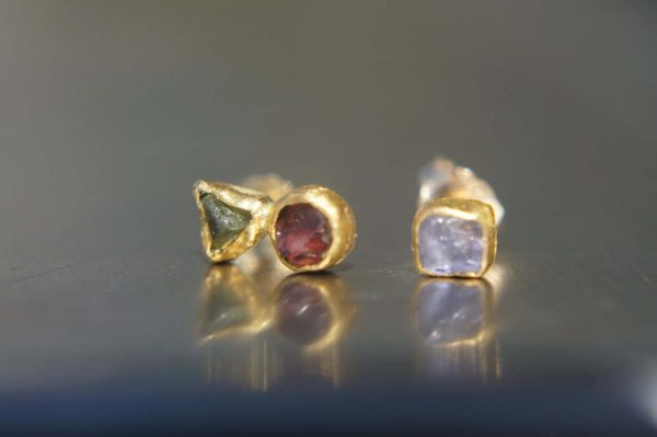 solid 24k gold- sapphire Studs -raw sapphire studs- Earrings-stud earrings-24k gold earrings-raw gem earrings- rough diamond earrings-