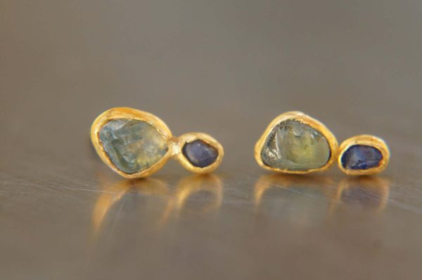 24k solid gold- green emerald Studs -24k gold Earrings-green emerald-gold stud earrings-24k gold earrings-raw emerald solid gold earrings