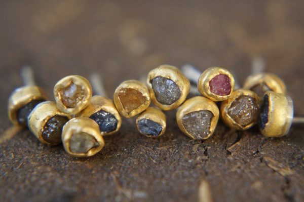 solid gold 22k- raw sapphire Studs -Rough blue sapphire Earrings-stud earrings-22k gold earrings- rough blue sapphire earrings-