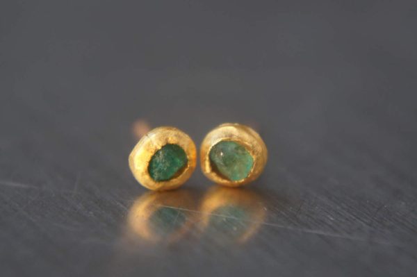 solid gold//blue tourmaline Studs//24k gold Earrings//blue tourmaline//gold stud earrings//24k gold earrings//tourmaline solid gold earrings