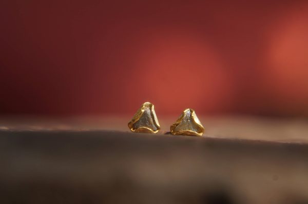triangle gold diamond stud earrings-rough Diamond-tiny gold stud earrings-triangle gold diamond earrings-raw uncut diamond earrings-gefen