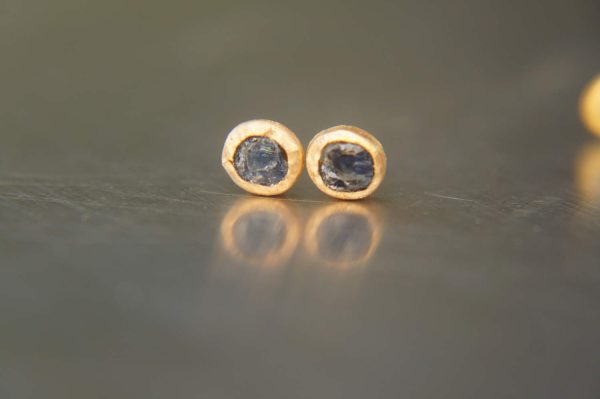 solid gold 22k- raw sapphire Studs -Rough blue sapphire Earrings-stud earrings-22k gold earrings- rough blue sapphire earrings-