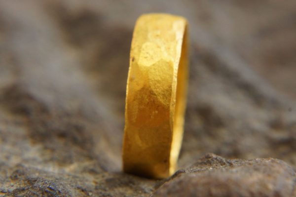 22k wedding band//22k yellow gold//artisan hammered handmade//fine gold ring// mans gold ring//unisex solid gold//22k gold wedding band ring