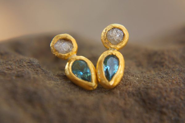 24k solid gold//rough diamond//blue topaz//gold and diamond Earrings//stud earrings//gold earrings//diamond earrings //24k gold earring