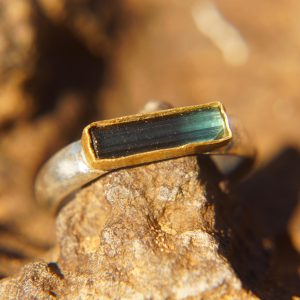 raw gemstone ring/bohemian gold ring//gold ring//solid gold ring//bicolor blue tourmaline//silver and gold artisan ring//one of a kind ring