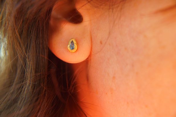 solid 24k gold drop earrings//blue Tanzanite Earring//Gold Studs//24k gold stud earrings//solid gold earrings//24k stud //blue drop earrings