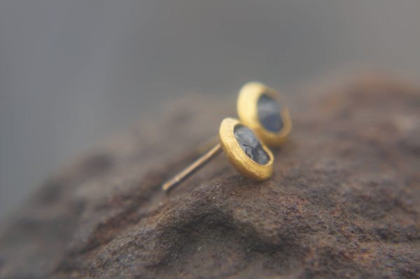 solid 22k gold -Rough blue sapphire  Earrings-stud earrings-22k gold earrings-  rough blue  sapphire earrings- raw sapphire earrings studs