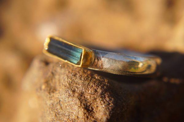 raw gemstone ring/bohemian gold ring//gold ring//solid gold ring//bicolor blue tourmaline//silver and gold artisan ring//one of a kind ring