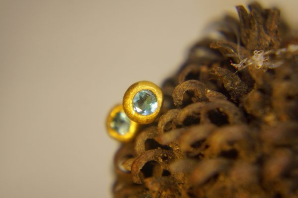 solid 24k gold//blue topaz Earrings//24k gold Studs// 24k gold earrings//blue topaz earrings// 24k gold with stone//solid gold studs