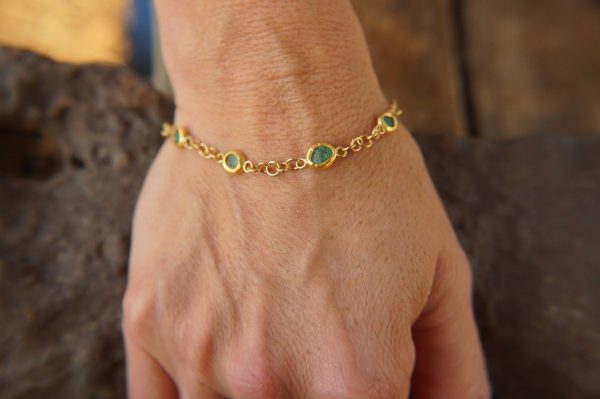 gold tourmaline bracelet//24k gold bracelet//24k gold bracelet//charm bracelet gem stone//tourmaline gold bracelet//rough stone charm//24k