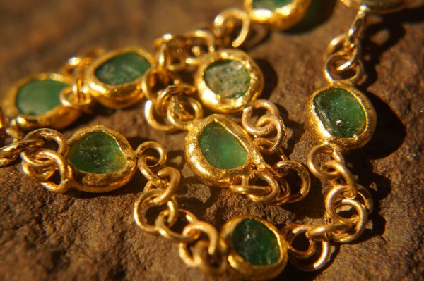 gold tourmaline bracelet//24k gold bracelet//24k gold bracelet//charm bracelet gem stone//tourmaline gold bracelet//rough stone charm//24k