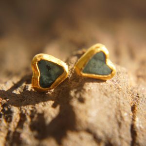 solid gold//blue tourmaline Studs//24k gold Earrings//blue tourmaline//gold stud earrings//24k gold earrings//tourmaline solid gold earrings