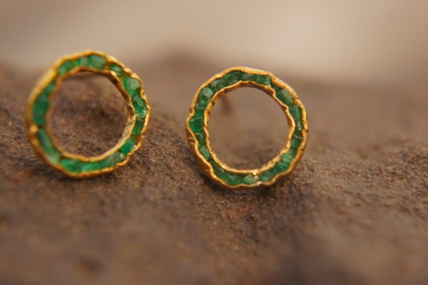 22k solid gold//green emerald Studs//22k gold Earrings//green emerald//gold stud earrings//22k gold earrings//raw emerald solid gold earring