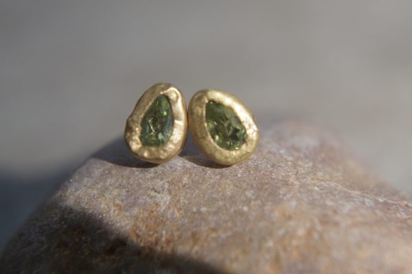 solid 24k gold drop earrings//blue Tanzanite Earring//Gold Studs//24k gold stud earrings//solid gold earrings//24k stud //blue drop earrings