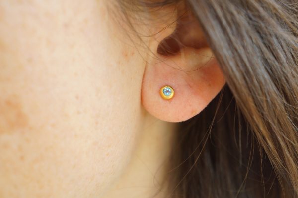 solid 24k gold//blue topaz Earrings//24k gold Studs// 24k gold earrings//blue topaz earrings// 24k gold with stone//solid gold studs