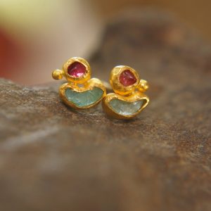 24k solid gold//rough ruby Studs//24k gold Earrings//uncut gem//gold stud earrings//24k gold earrings//uncut ruby earrings//artisan studs