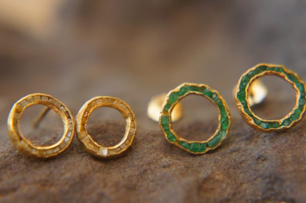 22k solid gold//green emerald Studs//22k gold Earrings//green emerald//gold stud earrings//22k gold earrings//raw emerald solid gold earring