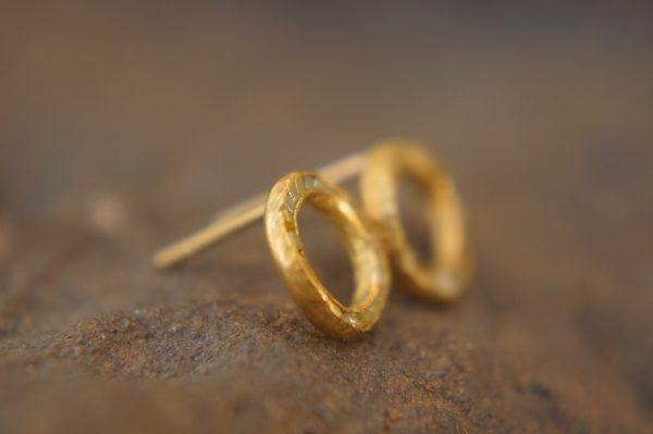 22k solid gold//cubic diamond Studs//gold Earrings//rough diamonds//gold stud earrings//22k gold earrings//raw cubic diamonds gold earring