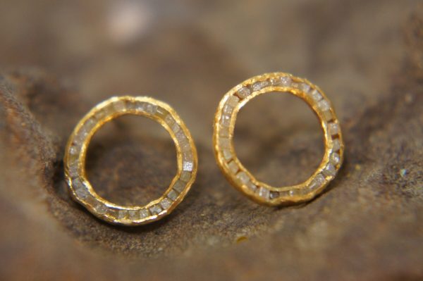 22k solid gold//cubic diamond Studs//gold Earrings//rough diamonds//gold stud earrings//22k gold earrings//raw cubic diamonds gold earring