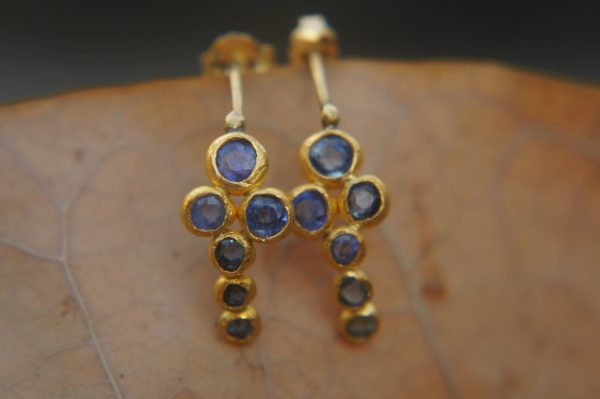 24k solid gold//blue sapphire hoop earrings//blue sapphire hoops//24k hoop earrings//gold earrings//sapphire hoops //24k gold studs