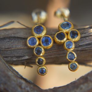 24k solid gold//blue sapphire hoop earrings//blue sapphire hoops//24k hoop earrings//gold earrings//sapphire hoops //24k gold studs