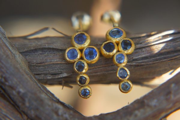 24k solid gold//blue sapphire hoop earrings//blue sapphire hoops//24k hoop earrings//gold earrings//sapphire hoops //24k gold studs