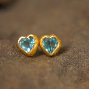 solid gold//blue topaz Studs//blue heart Earring//blue heart earrings//gold stud earrings//24k gold earrings//blue heart solid gold earrings
