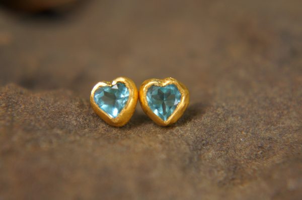 solid gold//blue topaz Studs//blue heart Earring//blue heart earrings//gold stud earrings//24k gold earrings//blue heart solid gold earrings