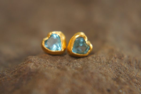 solid gold//blue topaz Studs//blue heart Earring//blue heart earrings//gold stud earrings//24k gold earrings//blue heart solid gold earrings