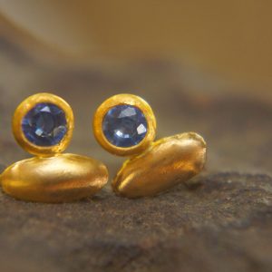 24k solid gold//blue sapphire studs//blue sapphire Earrings//gold stud earrings//2k gold earrings//sapphire earrings //24k gold earring