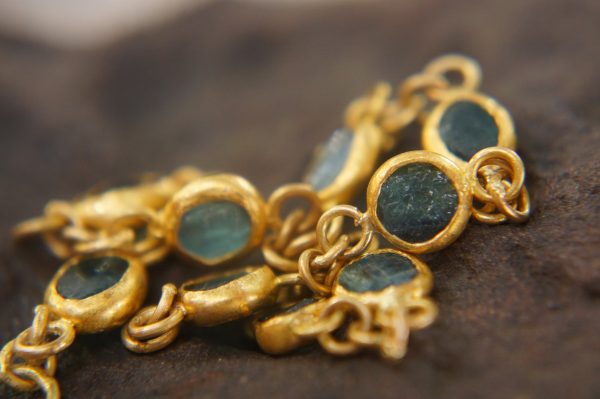 gold tourmaline bracelet//24k gold bracelet//24k gold bracelet//charm bracelet gem stone//tourmaline gold bracelet//rough stone charm//24k