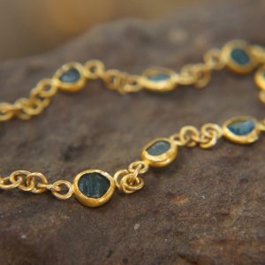 gold tourmaline bracelet//24k gold bracelet//24k gold bracelet//charm bracelet gem stone//tourmaline gold bracelet//rough stone charm//24k