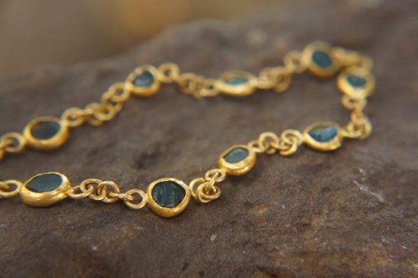 gold tourmaline bracelet//24k gold bracelet//24k gold bracelet//charm bracelet gem stone//tourmaline gold bracelet//rough stone charm//24k