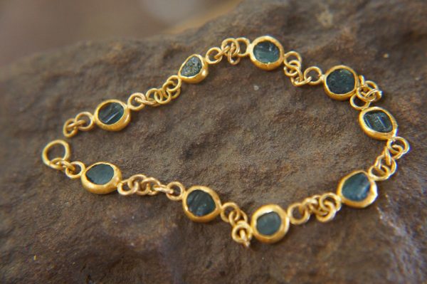 gold tourmaline bracelet//24k gold bracelet//24k gold bracelet//charm bracelet gem stone//tourmaline gold bracelet//rough stone charm//24k