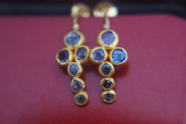 24k solid gold//blue sapphire hoop earrings//blue sapphire hoops//24k hoop earrings//gold earrings//sapphire hoops //24k gold studs