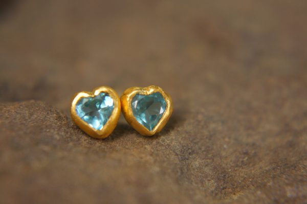 solid gold//blue topaz Studs//blue heart Earring//blue heart earrings//gold stud earrings//24k gold earrings//blue heart solid gold earrings