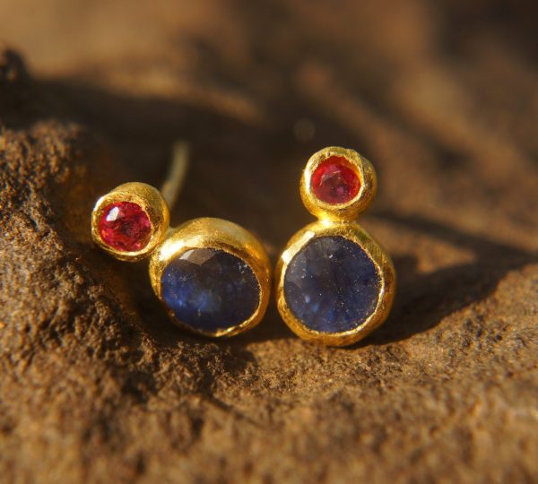 24k solid gold//sapphire ruby studs//blue sapphire Earrings//stud earrings//gold earrings//sapphire earrings //24k gold earring//gold ruby