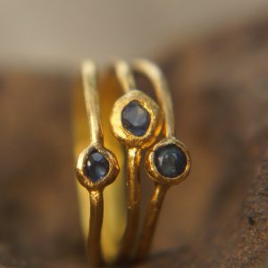 blue sapphire ring// gold sapphire ring//blue sapphire gold ring//gold stacking ring//24k gold ring //fine gold ring//gold stacking ring