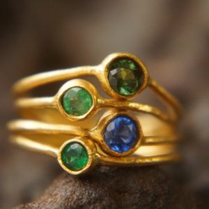 emerald gold ring//24k gold gem ring//green stone gold ring//gold multi stone ring//artisan gold ring //rustic gold ring//gold wide ring