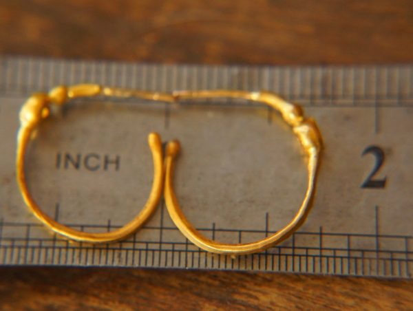 sapphire gold hoop earring//gold hoop earring//24k gold jewelry//handmade artisan hoop earring//artisan fine gold hoops//unique rustic hoop