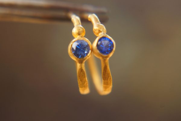sapphire gold hoop earring//gold hoop earring//24k gold jewelry//handmade artisan hoop earring//artisan fine gold hoops//unique rustic hoop