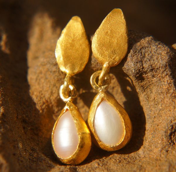 24k drop pearl, bezel setting solid gold pearl dangle stud, 24k gold pearl studs, artisan handmade boho earrings, one of a kind gold studs
