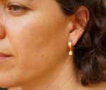 22k gold hoop earring//gold emerald hoops//22k gold jewelry//handmade gold hoop earrings//artisan 22k gold emerald hoops//everyday gold hoop