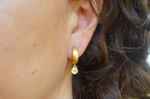22k gold hoop earring//gold emerald hoops//22k gold jewelry//handmade gold hoop earrings//artisan 22k gold emerald hoops//everyday gold hoop