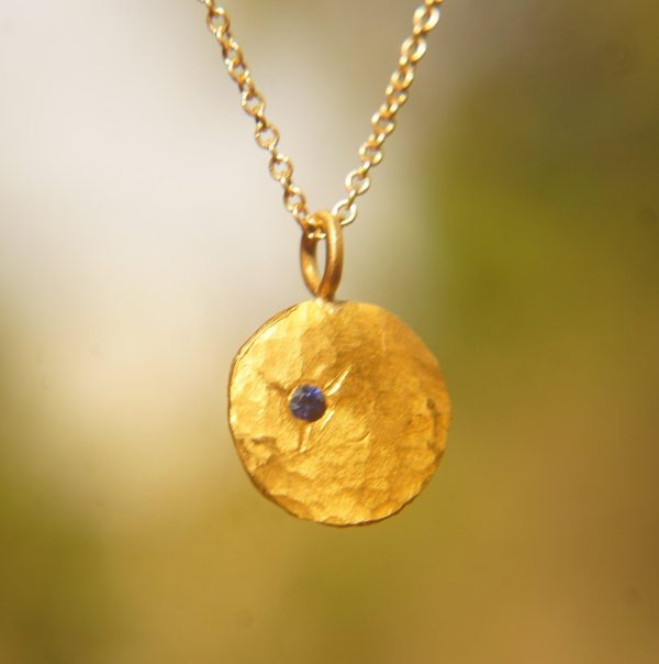 24k gold sapphire charm pendant Disc Pendant Gold sapphire Pendant Nugget//little sapphire charm//24ct charm disc pebble pendant