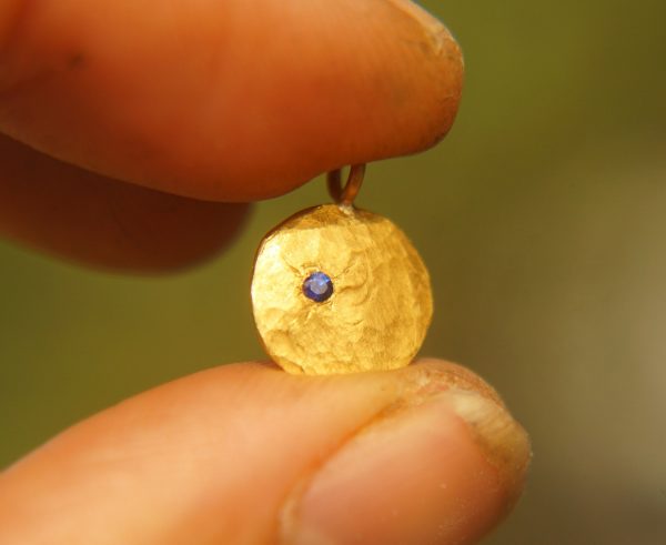 24k gold sapphire charm pendant Disc Pendant Gold sapphire Pendant Nugget//little sapphire charm//24ct charm disc pebble pendant