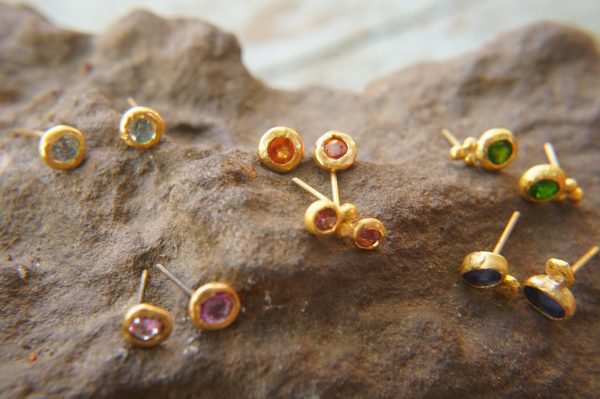 solid 24k gold//Blue zircon Studs//natural blue zircon gold Earrings//gold stud earrings//24k gold earrings//Blue gem gold stud//24k artisan