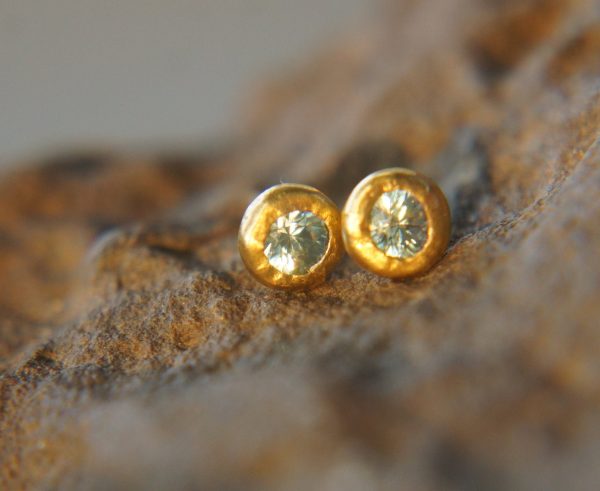 solid 24k gold//Blue zircon Studs//natural blue zircon gold Earrings//gold stud earrings//24k gold earrings//Blue gem gold stud//24k artisan